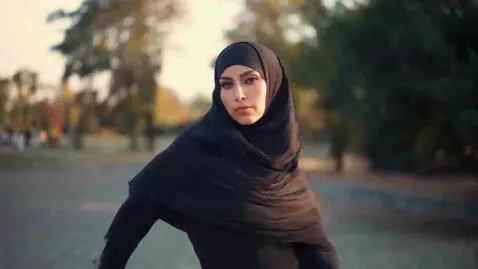 AI Video from prompt: Curvy hijabi girl sensual dance