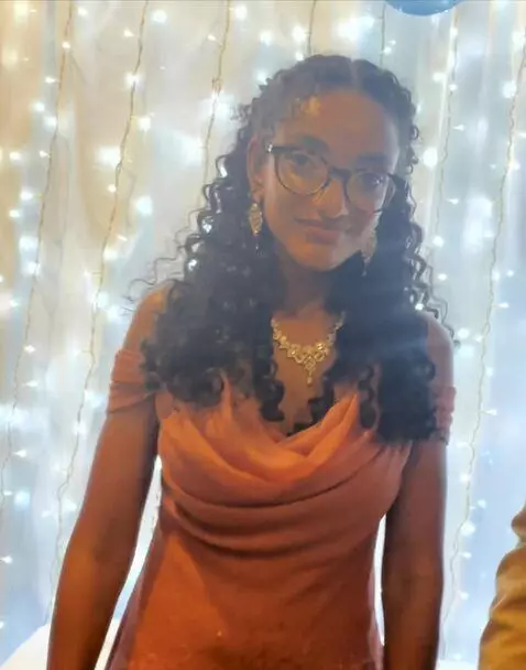 AI Video from prompt: Pretty mermaid transformation with low Décolleta