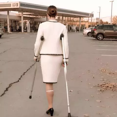 AI Video from prompt: The camera shoots a one-legged woman on crutches