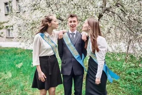AI Video from prompt: Girls on the photo kiss guy in the middle