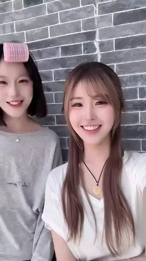 AI Video from prompt: kisskisskiss
