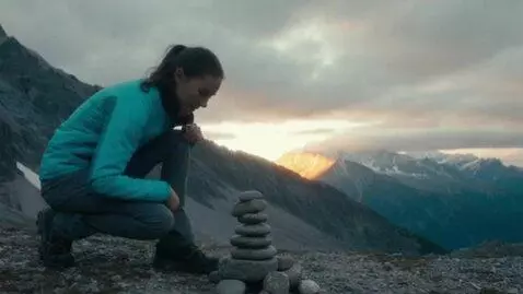 AI Video from prompt: An episode with the atmosphere of mountain climb