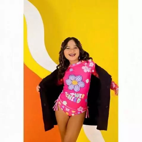 AI Video from prompt: bikini-up