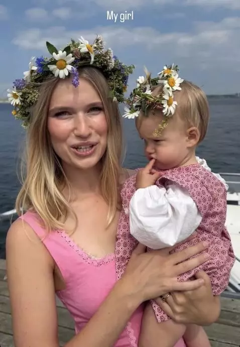 AI Video from prompt: Make it look like the girl to the left is speaki