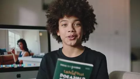AI Video from prompt: Un jeune garçon avec les cheveux afro les yeux b