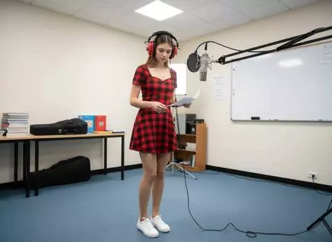 AI Video from prompt: The woman feels a sudden itch on her leg, she sl
