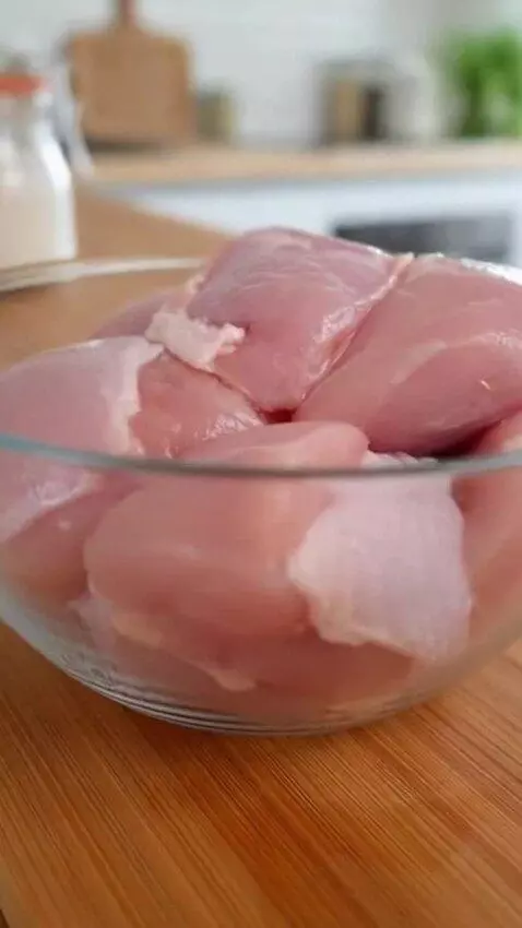 AI Video from prompt: 9:16 Vertical, ultra-realistic cinematic food co