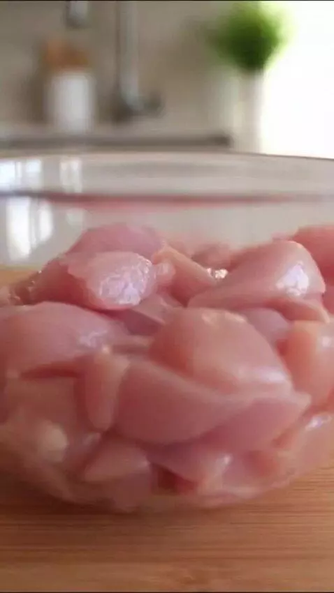AI Video from prompt: 9:16 Vertical, ultra-realistic cinematic food co
