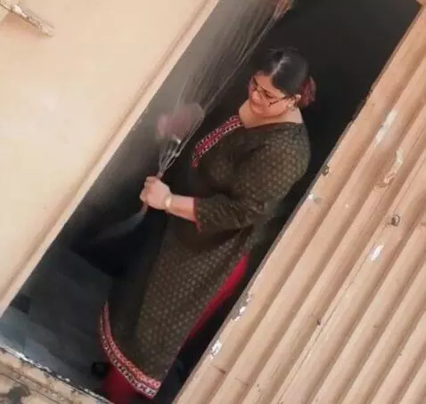 AI Video from prompt: Deep pocha cleaning