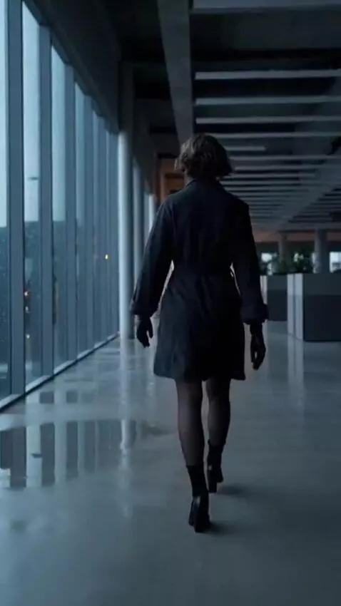 AI Video from prompt: Mature woman in short robe, long gloves under ro