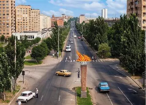 AI Video from prompt: city traffic in 1980