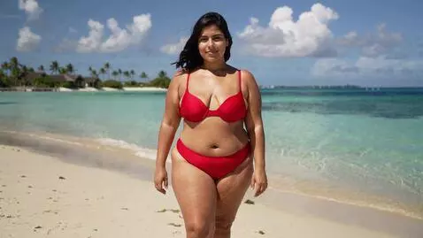 AI Video from prompt: Create a lady from Portugal in bikini size body 