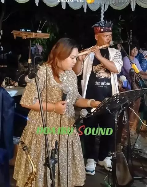 AI Video from prompt: Pria ciuman nafsu dengan wanita sampai wanita te