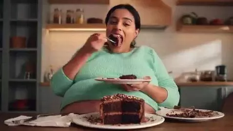 AI Video from prompt: a slim attractive Indian woman. a series of clip