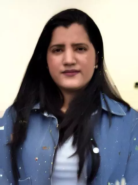 AI Video from prompt: Prompt  Static camera, one continuous 6-second s