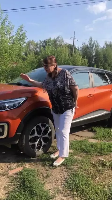 AI Video from prompt: The woman started hitting the car and screaming