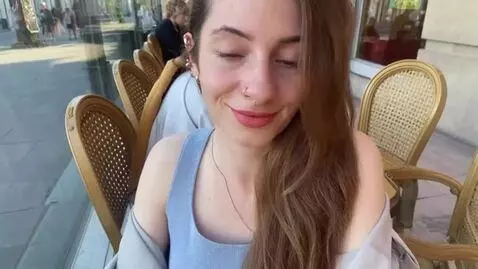 AI Video from prompt: Memelerini aciyor