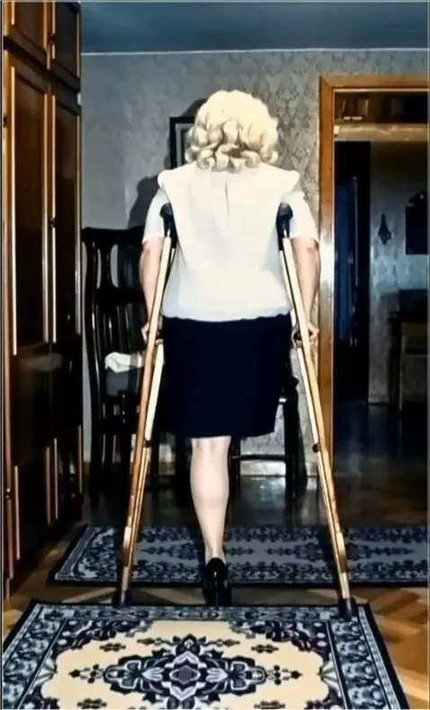 AI Video from prompt: A one-legged woman walks slowly away from the ca