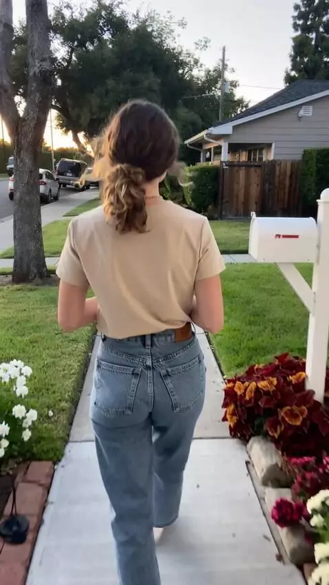 AI Video from prompt: Prompt 02 — 5 seconds  Main subject: same young 