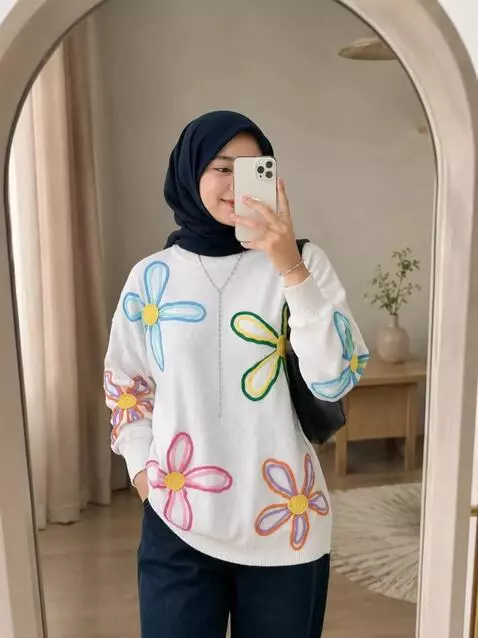 AI Video from prompt: make a stylish model in front of the mirror whil