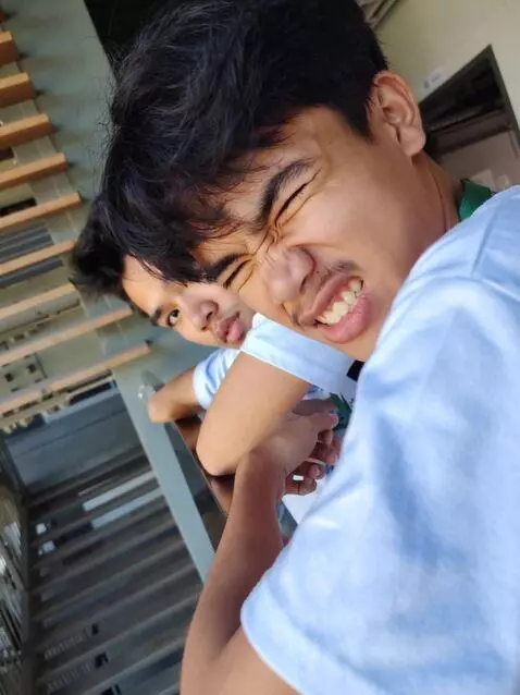 AI Video from prompt: Make a funny faces to him and instantly dance