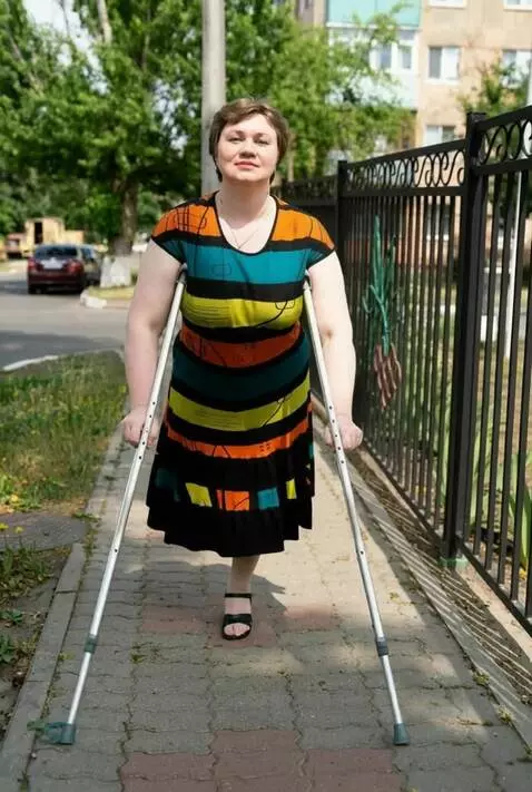 AI Video from prompt: A one-legged woman walks  dynamically toward the