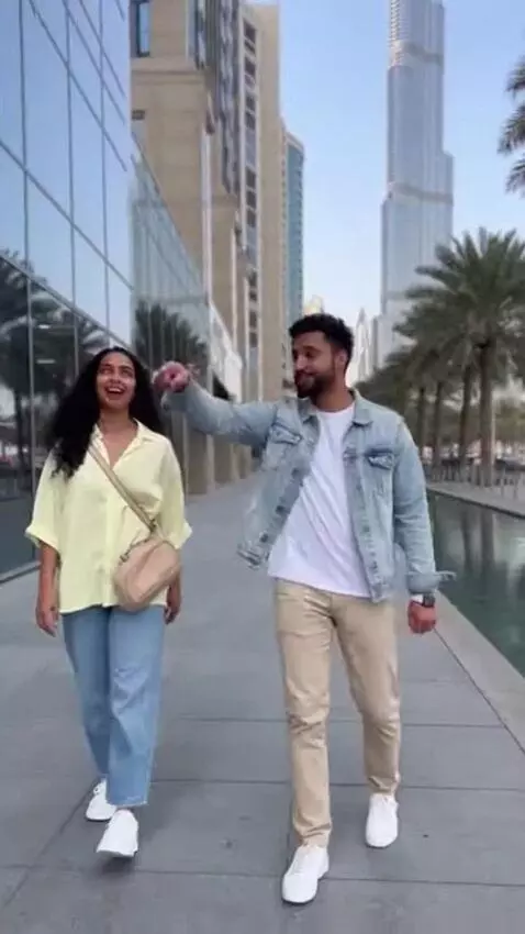 AI Video from prompt: Create a video of two friends walking on the str