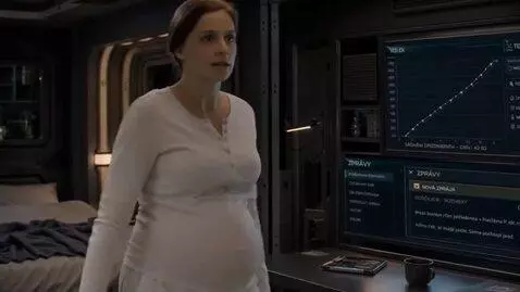 AI Video from prompt: Dívka se otočí a přijde blíž