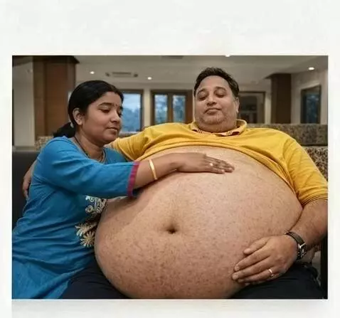 AI Video from prompt: Create a video where this lady is rubbing her ri