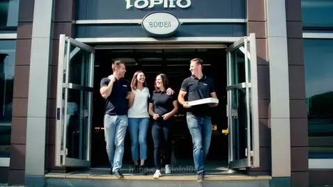A couple happily receives windows from smiling workers at Robstan.