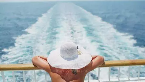 This is a woman on a boat very nice video with a lot of deta... by aibrainer