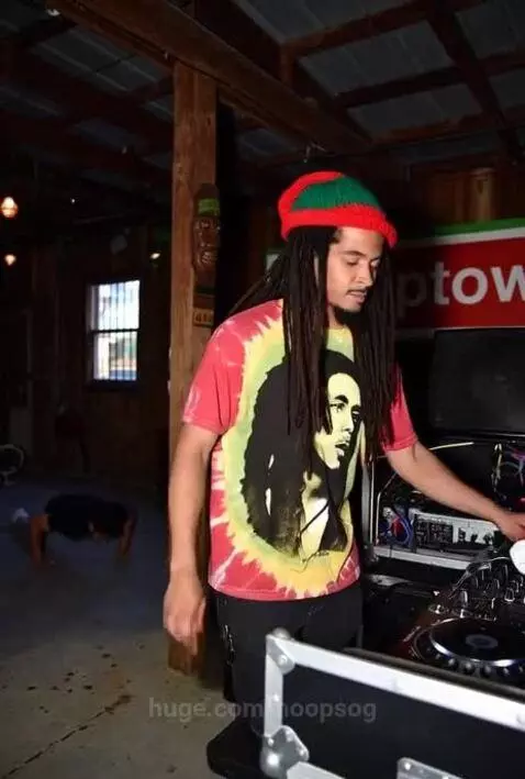 Reggae PushUps by hoopsog