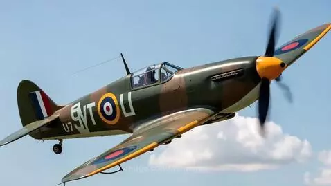 Spitfire flyby by monagz