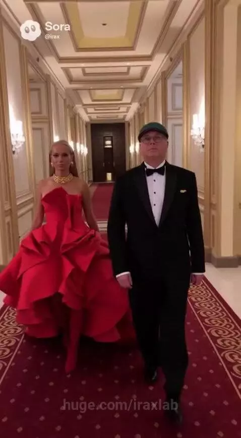 The Red Arrival by iraxlab