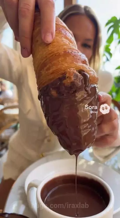 Modern café in Miami by iraxlab