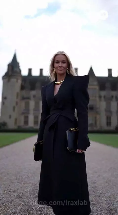 Arrival at the Castle by iraxlab