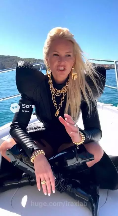 Boat ride along the Algarve coast by iraxlab