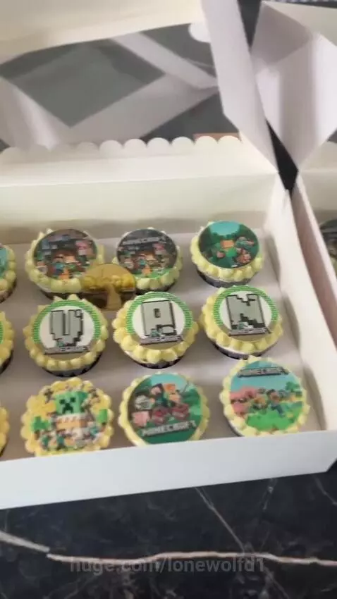 who wants a cupcake? by lonewolfd1