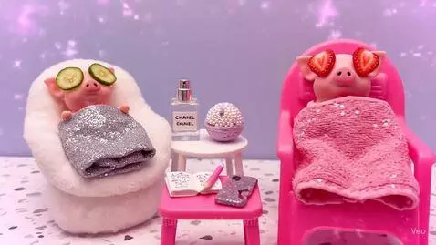 Glitter Pigs in Recovery by dragonflies