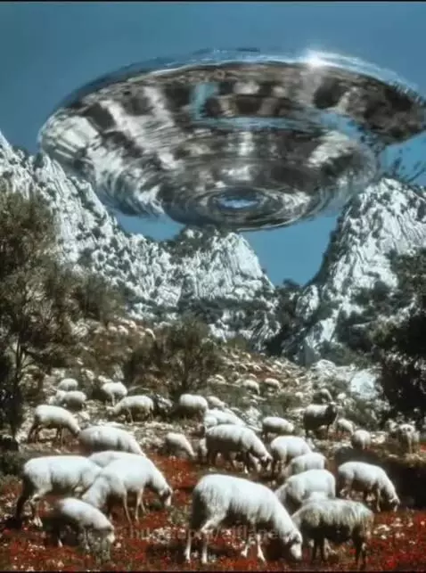 Aliens are abducting the woman by aiflaneur