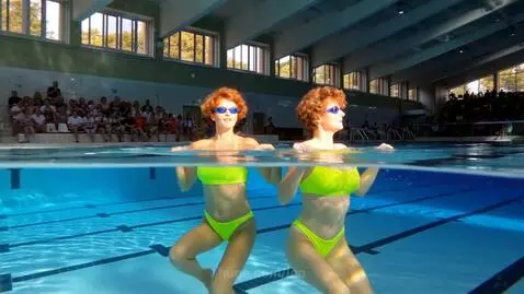 Зинаида Рудольфовна с сестрой в бассейне. by leo