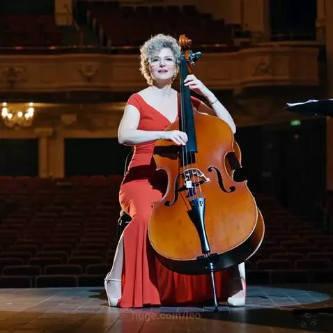 Зинаида и контрабас. by leo