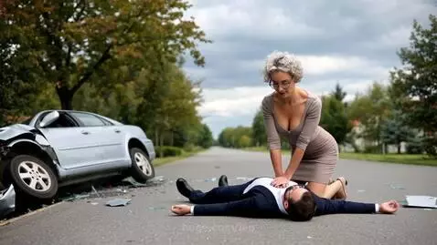 Зинаида оказывает помощь после ДТП by leo