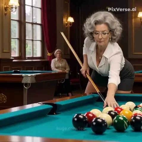 Зина опять решила сыграть в бильярд. by leo