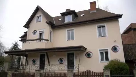creepy house by funnydide