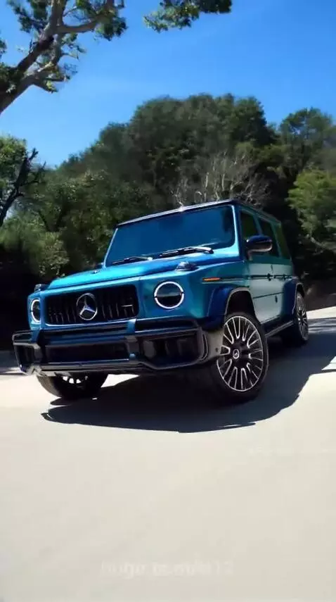 Blue G Wagon rolling by tt12