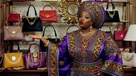 A glamorous sexy Nigerian lady wearing native attire casuall... by rescueranjazz