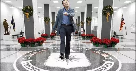 Leonardo Struts at the CIA by hahahypno