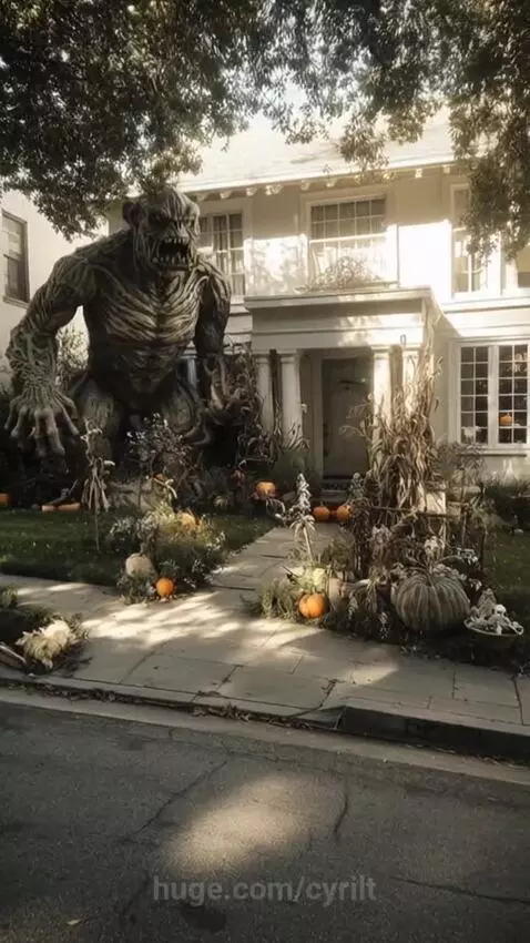 It's Halloween house decoration! 🏃🏃🤣 by cyrilt