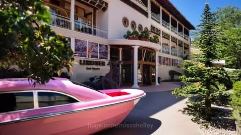 Pink Boat by missshelley